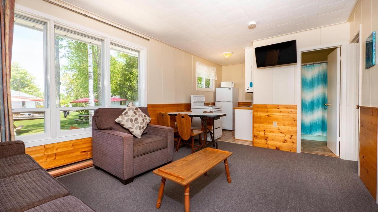 Bel Air Cottages And Motel ソーブル・ビーチ エクステリア 写真